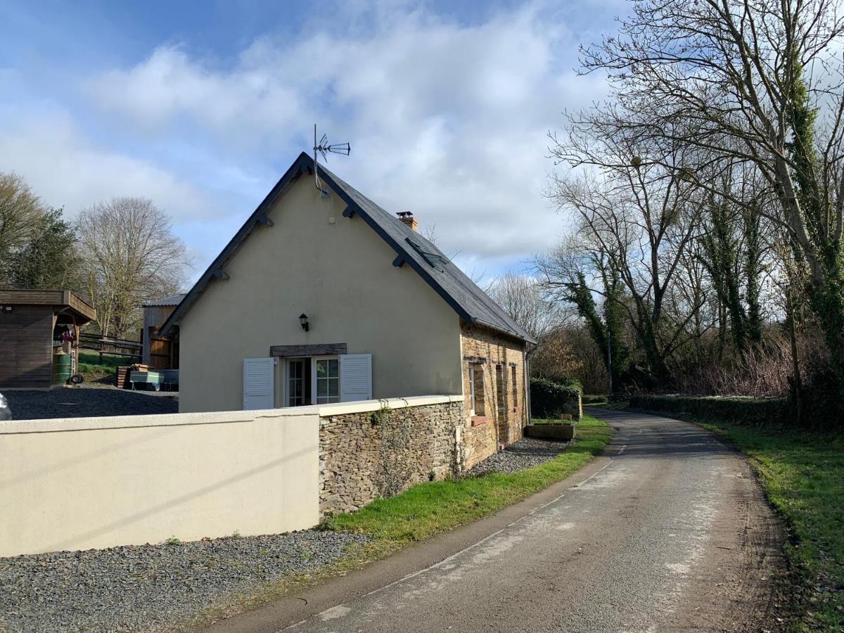 Gite " La Petite Maison" Livry  المظهر الخارجي الصورة